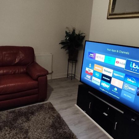 Cheerful 2-Bedroom Home With Off Street Parking Blackpool Esterno foto