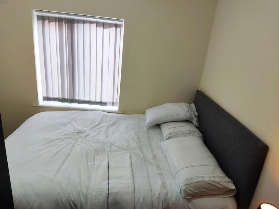Cheerful 2-Bedroom Home With Off Street Parking Blackpool Esterno foto