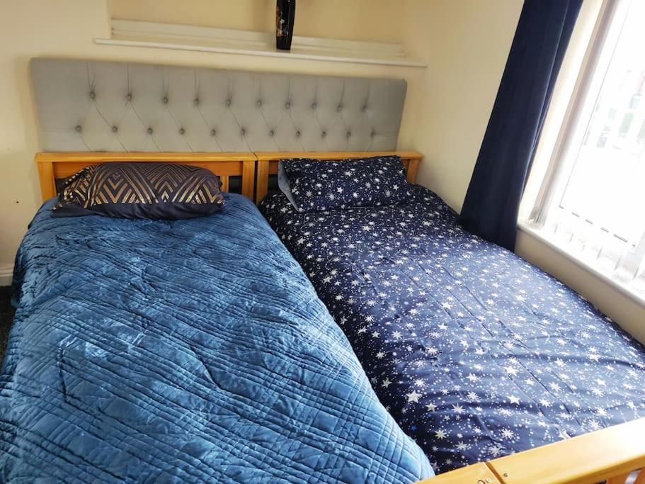 Cheerful 2-Bedroom Home With Off Street Parking Blackpool Esterno foto