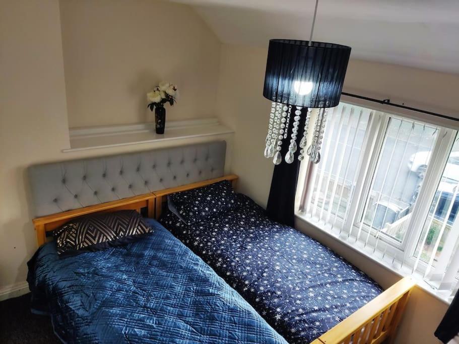 Cheerful 2-Bedroom Home With Off Street Parking Blackpool Esterno foto