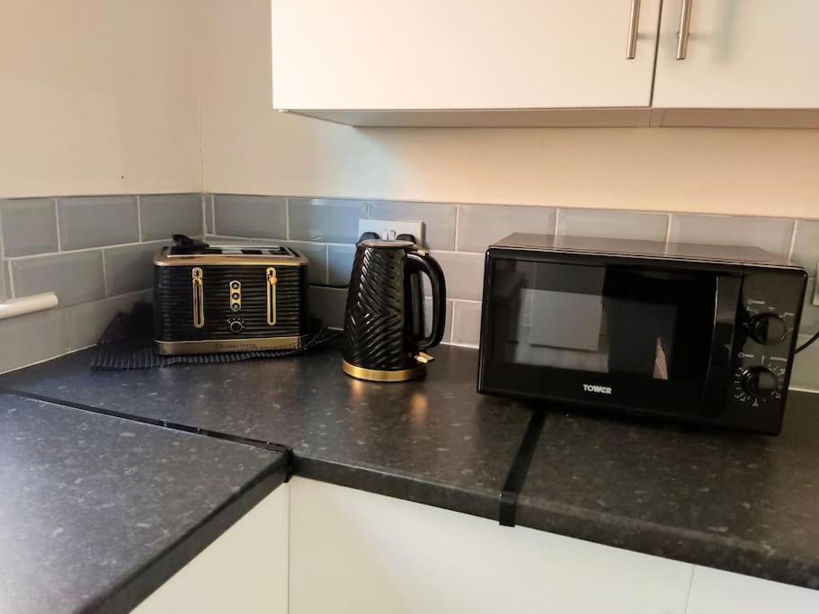 Cheerful 2-Bedroom Home With Off Street Parking Blackpool Esterno foto