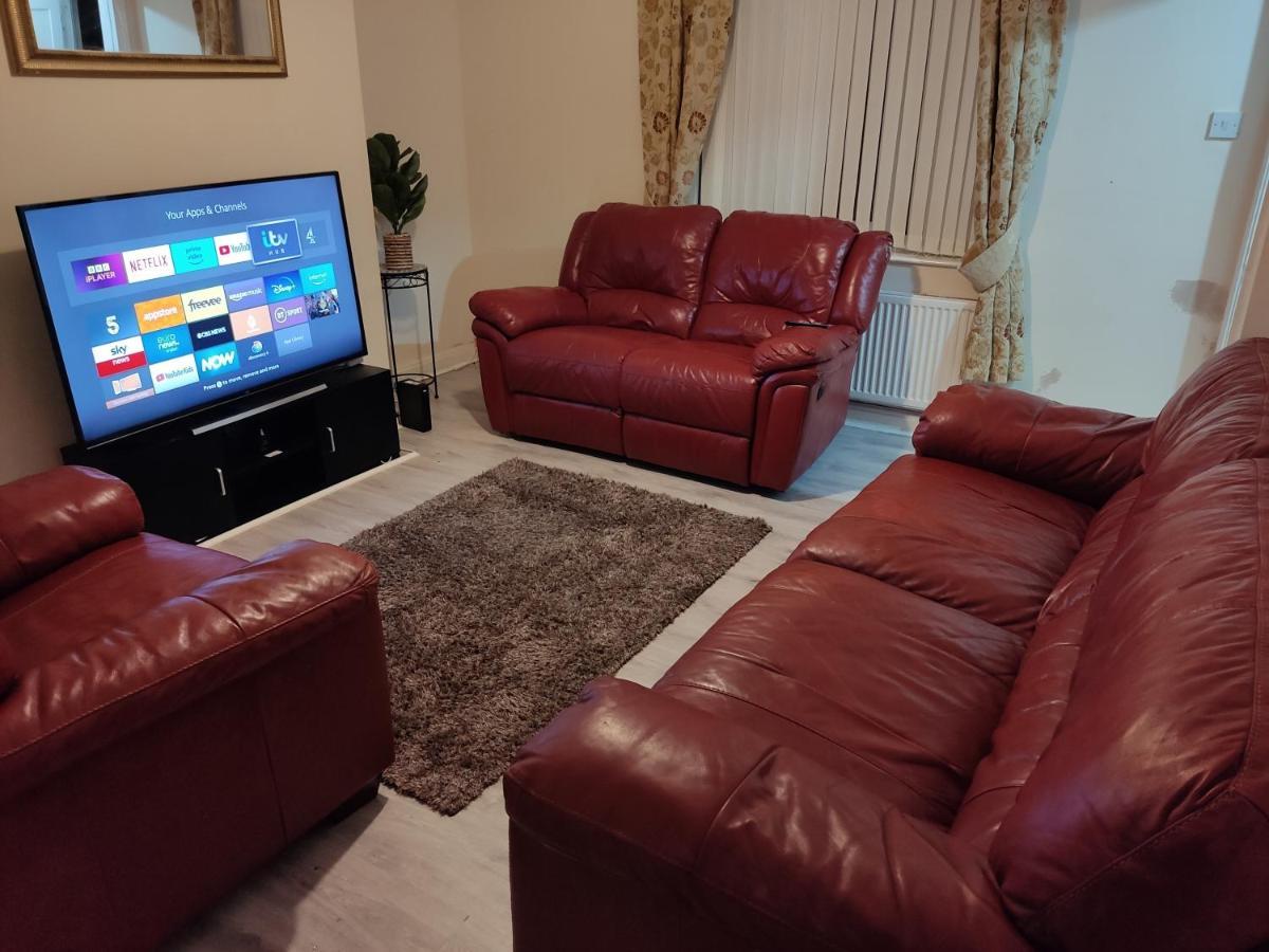 Cheerful 2-Bedroom Home With Off Street Parking Blackpool Esterno foto