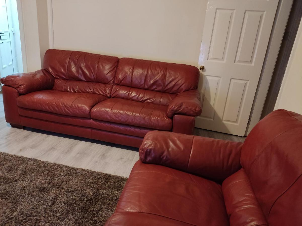 Cheerful 2-Bedroom Home With Off Street Parking Blackpool Esterno foto