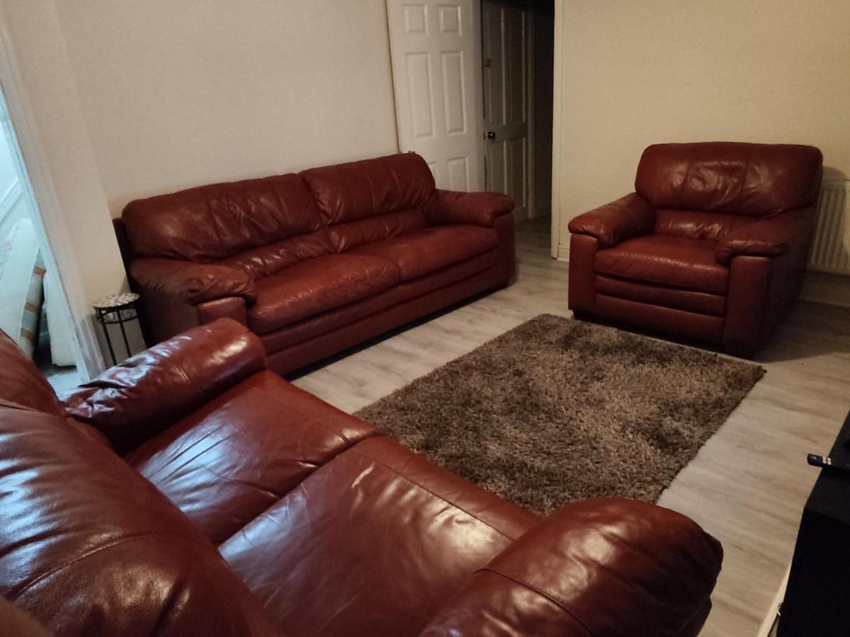 Cheerful 2-Bedroom Home With Off Street Parking Blackpool Esterno foto