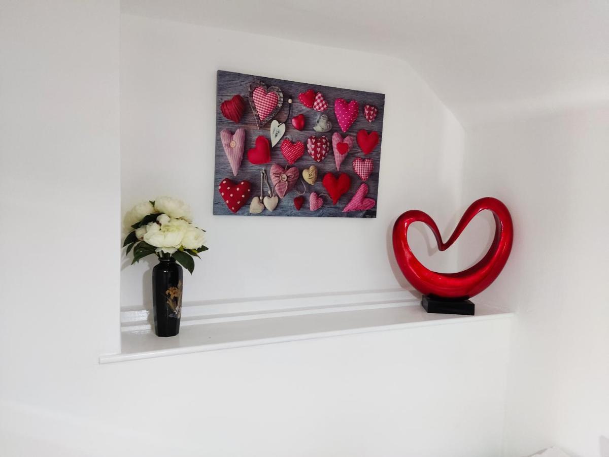 Cheerful 2-Bedroom Home With Off Street Parking Blackpool Esterno foto